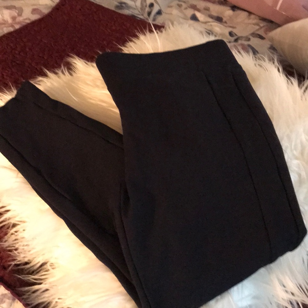 Loft Capris legging with soft stretch.